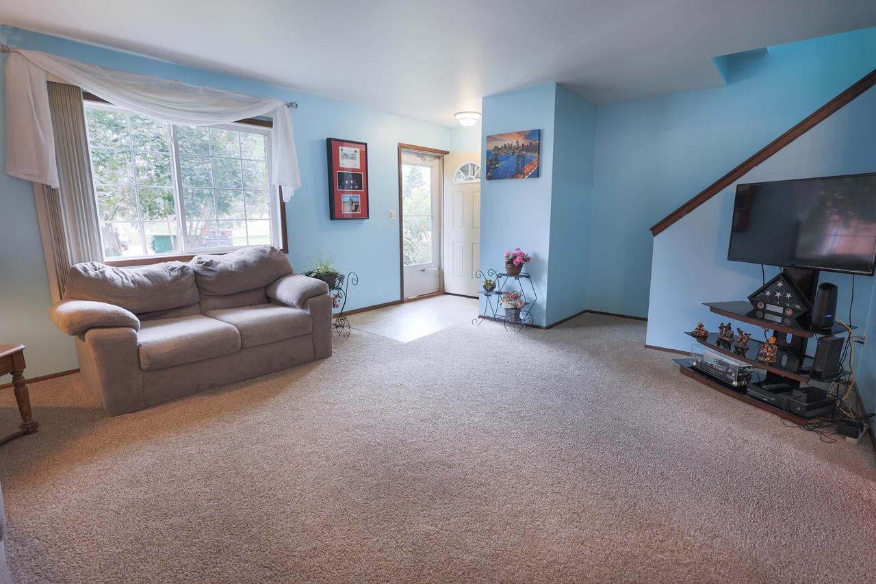 5442 South Nicholson AVENUE