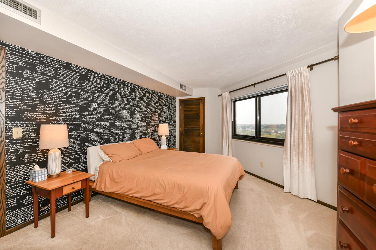 1633 North Prospect AVENUE 17C