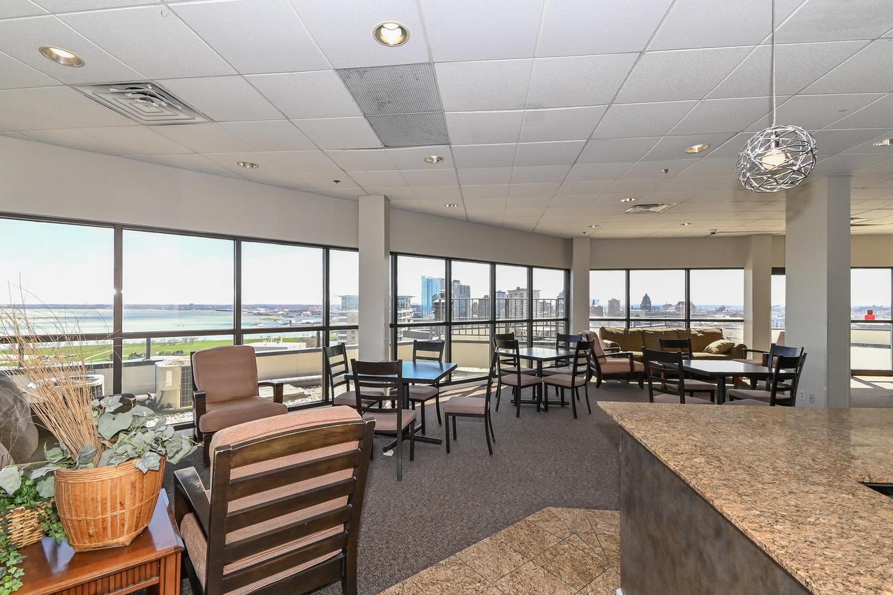 1633 North Prospect AVENUE 17C