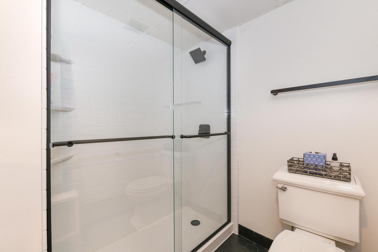 1633 North Prospect AVENUE 17C