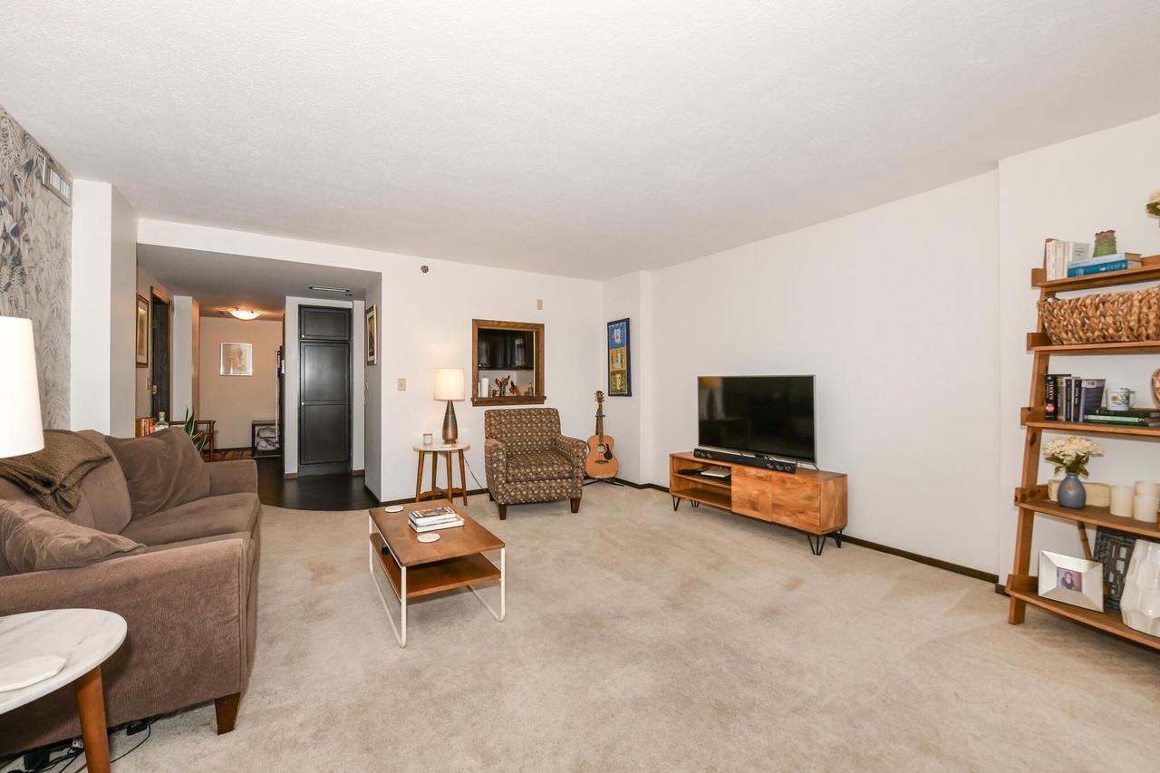 1633 North Prospect AVENUE 17C