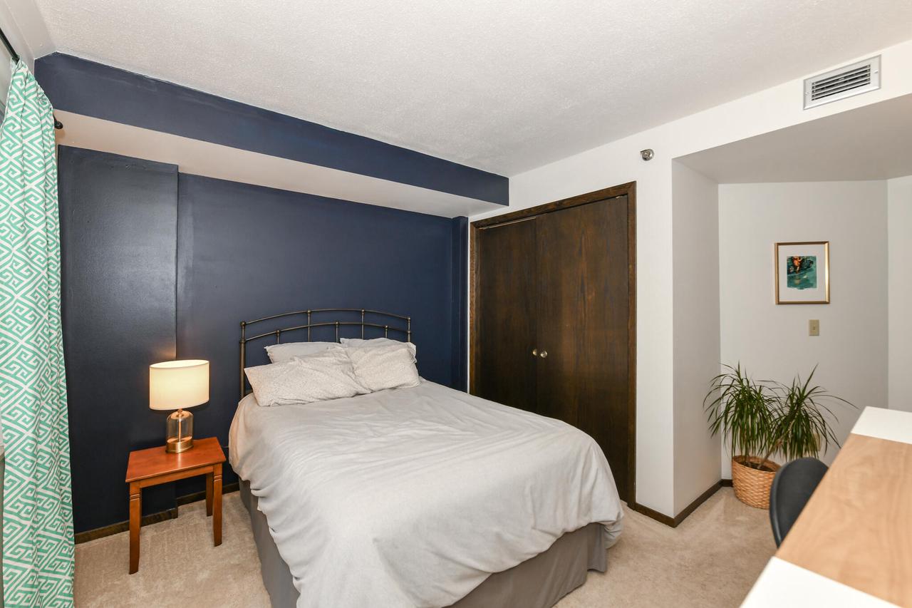 1633 North Prospect AVENUE 17C