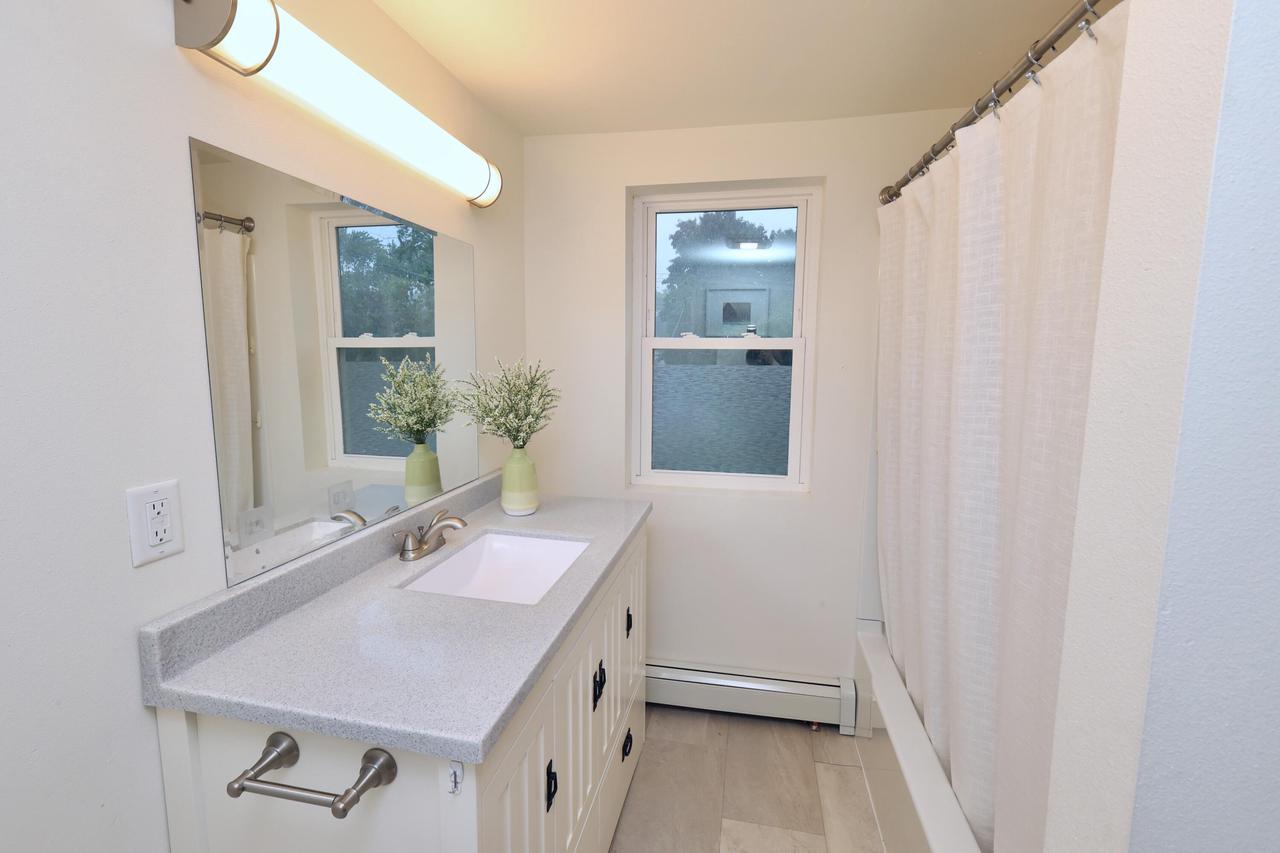 1522 South Sunny Slope ROAD