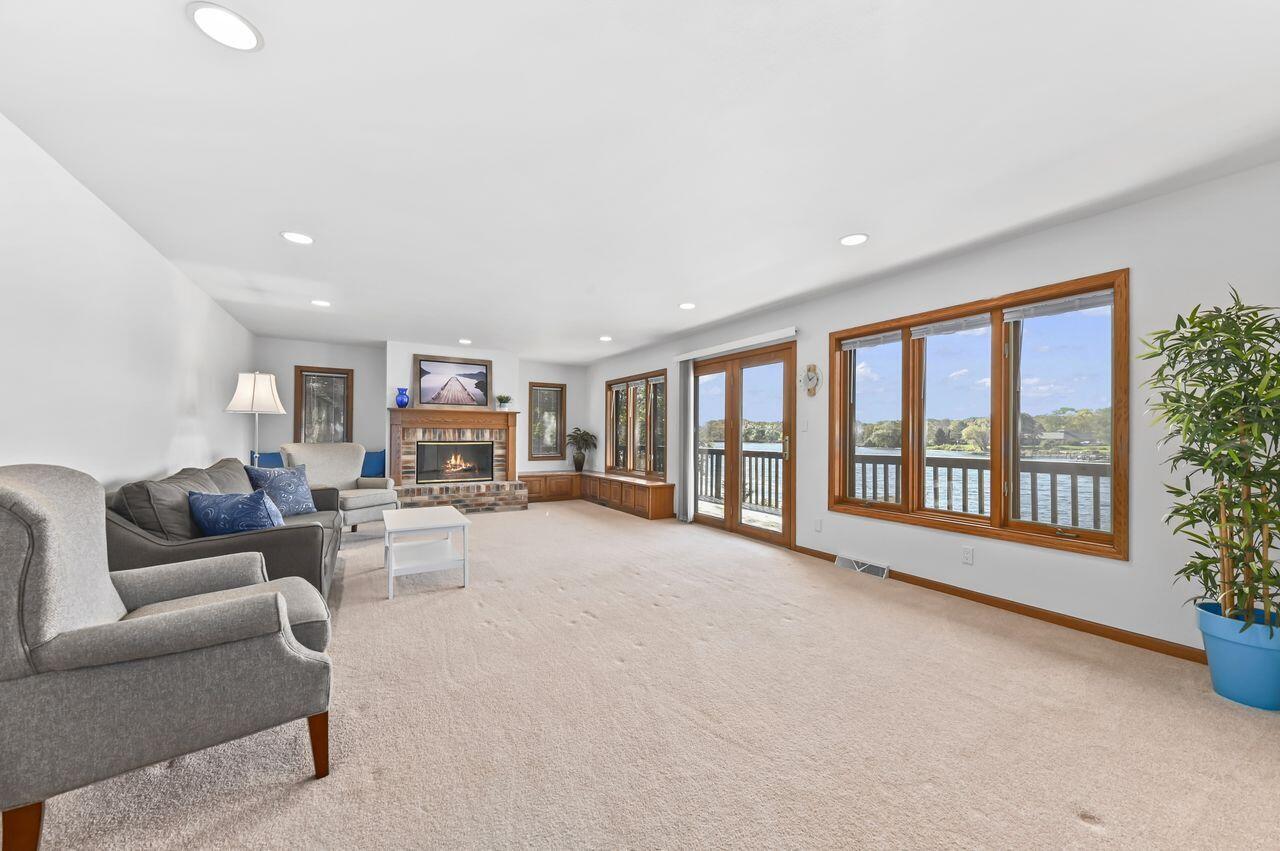 5611 South Kurtz ROAD