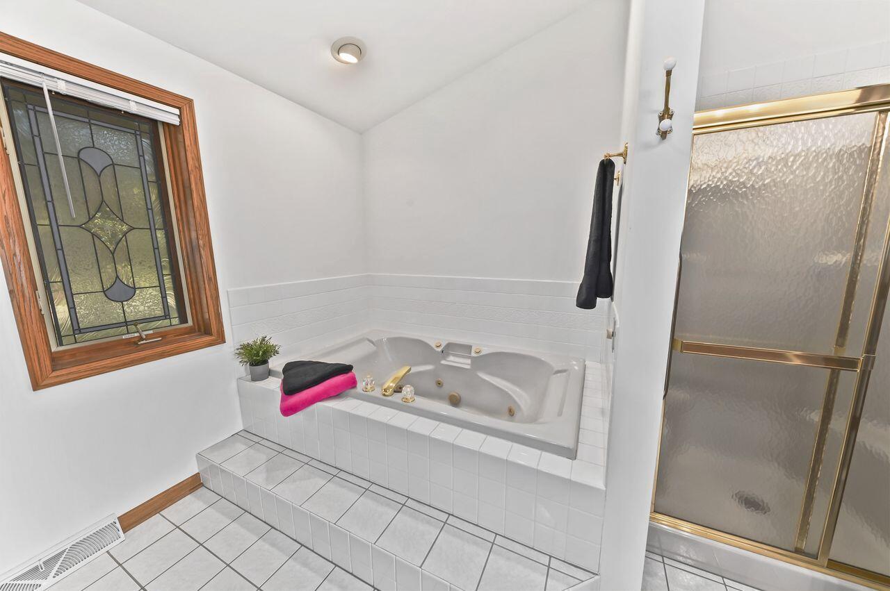 5611 South Kurtz ROAD