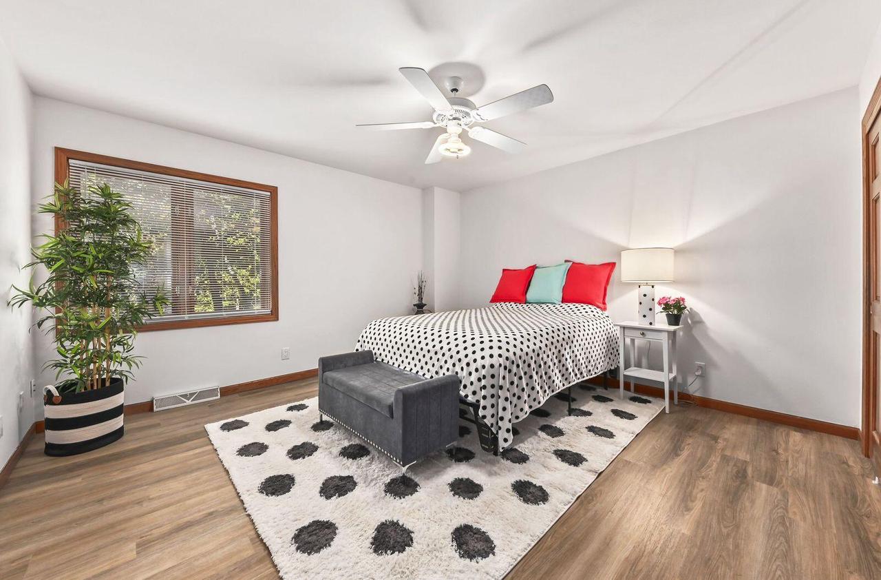 5611 South Kurtz ROAD