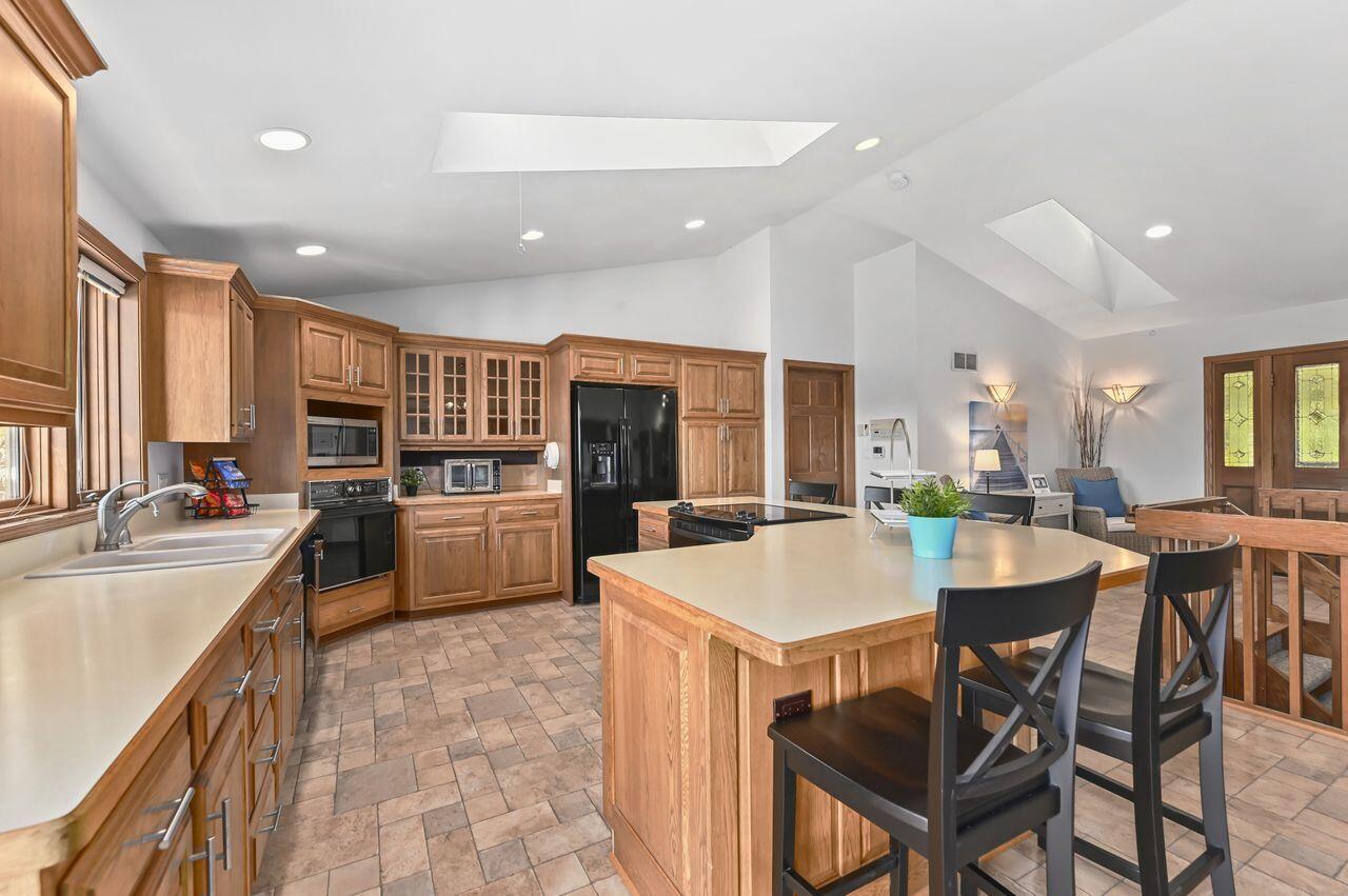 5611 South Kurtz ROAD