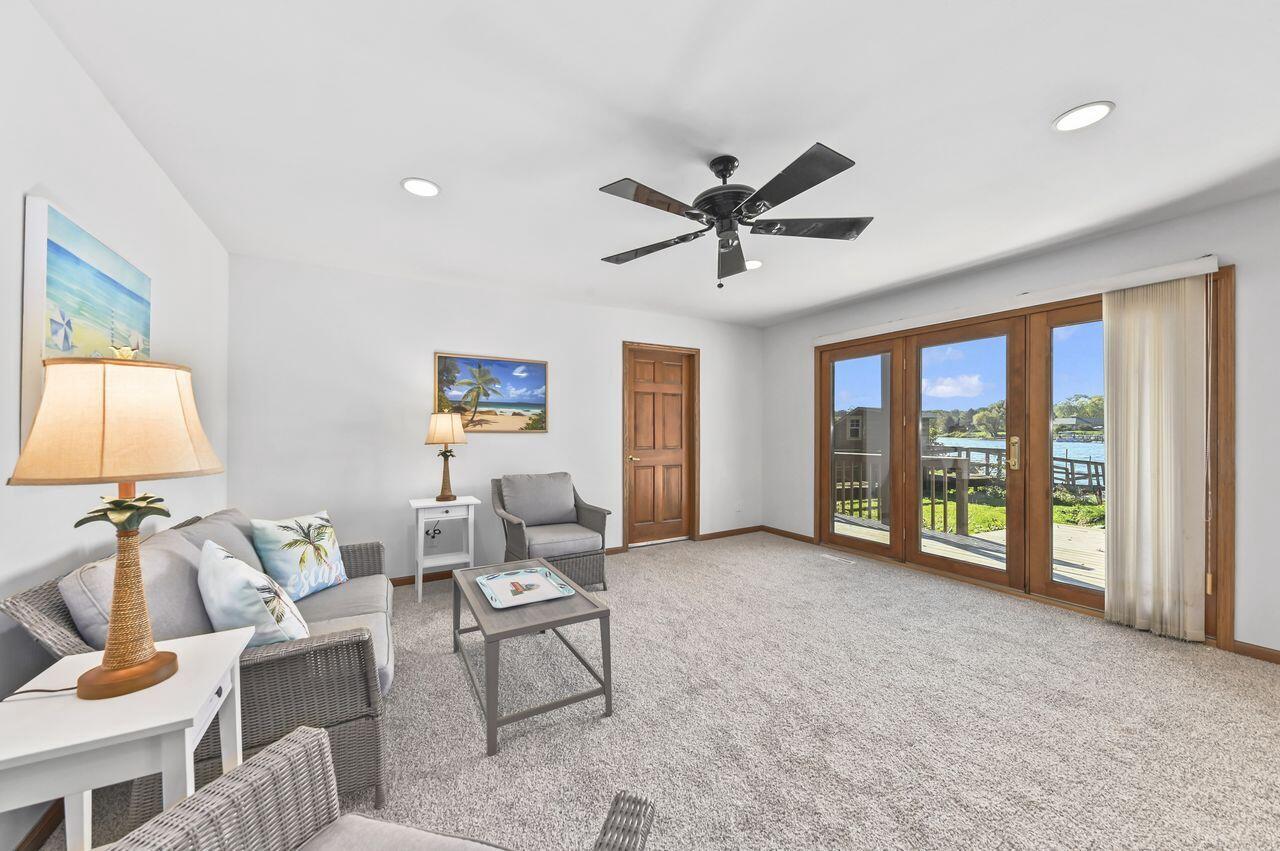 5611 South Kurtz ROAD