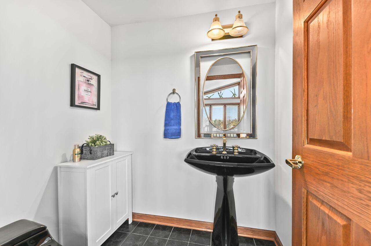 5611 South Kurtz ROAD