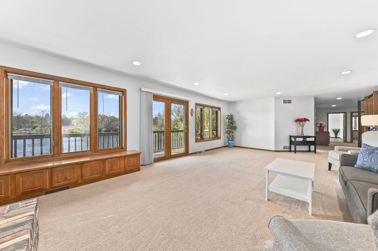 5611 South Kurtz ROAD