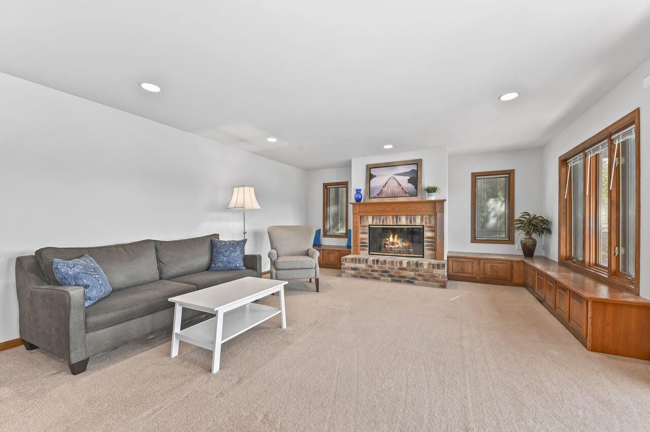 5611 South Kurtz ROAD