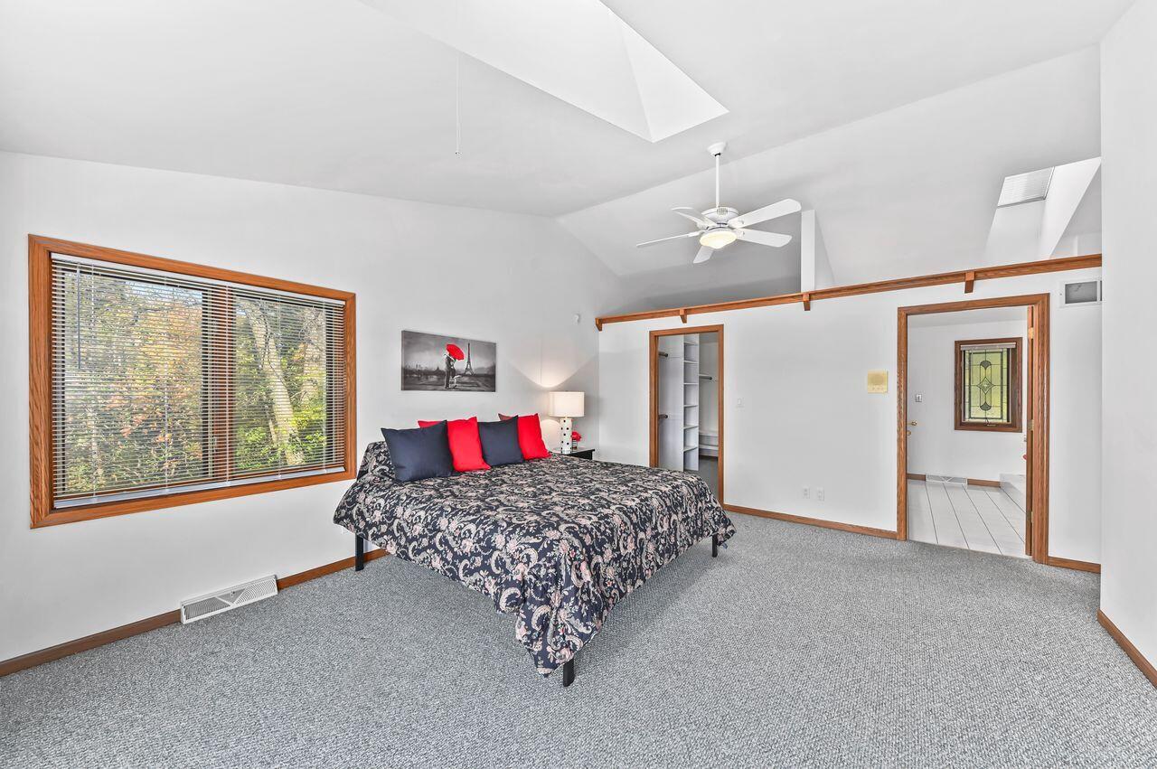 5611 South Kurtz ROAD