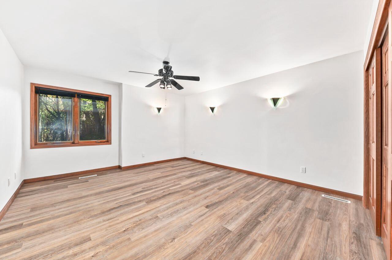 5611 South Kurtz ROAD