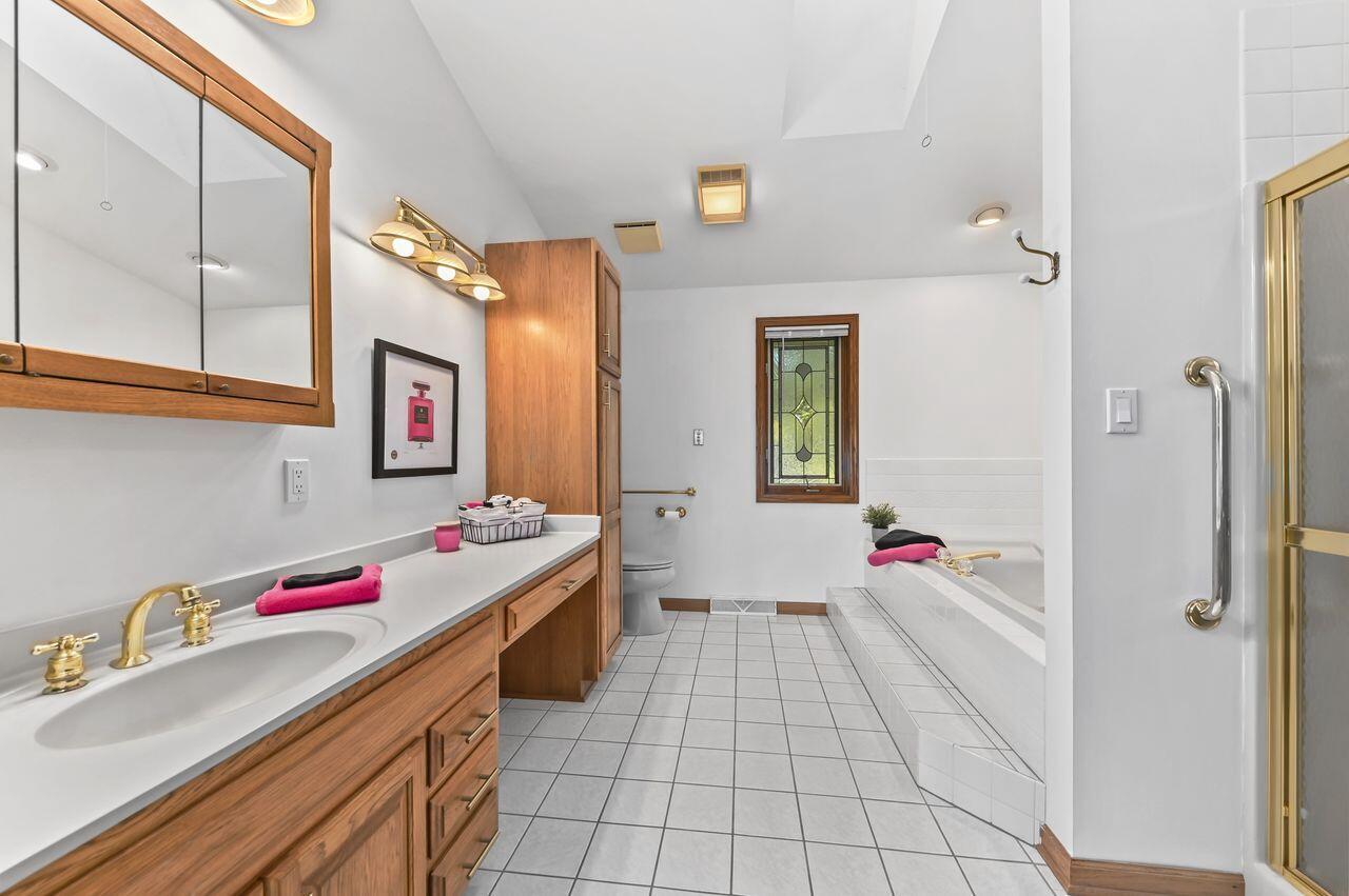 5611 South Kurtz ROAD