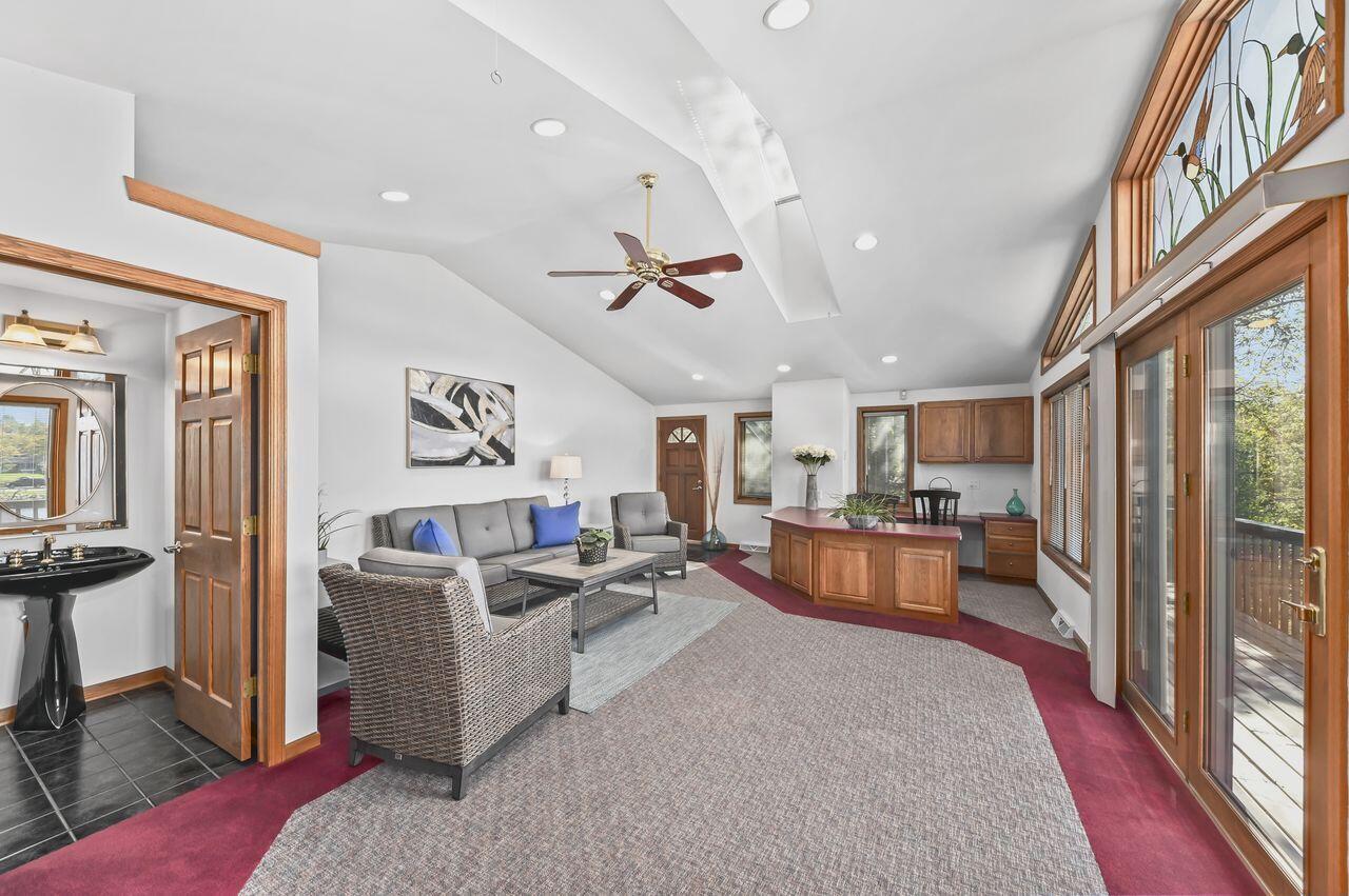 5611 South Kurtz ROAD