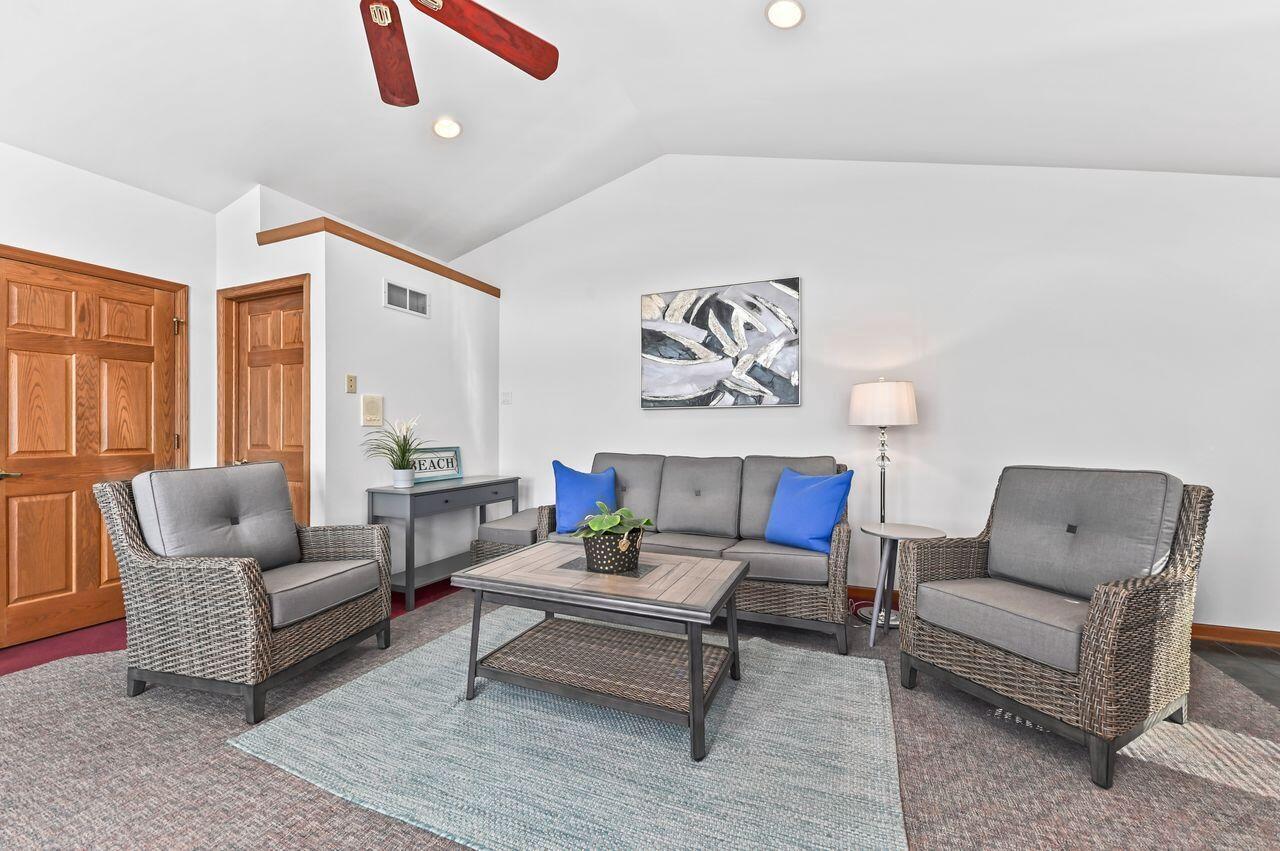 5611 South Kurtz ROAD