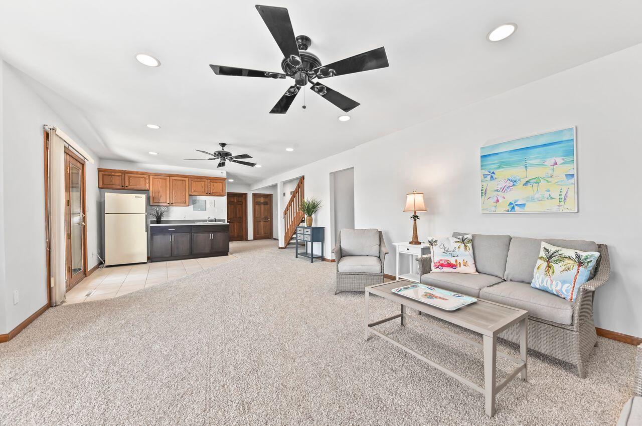 5611 South Kurtz ROAD