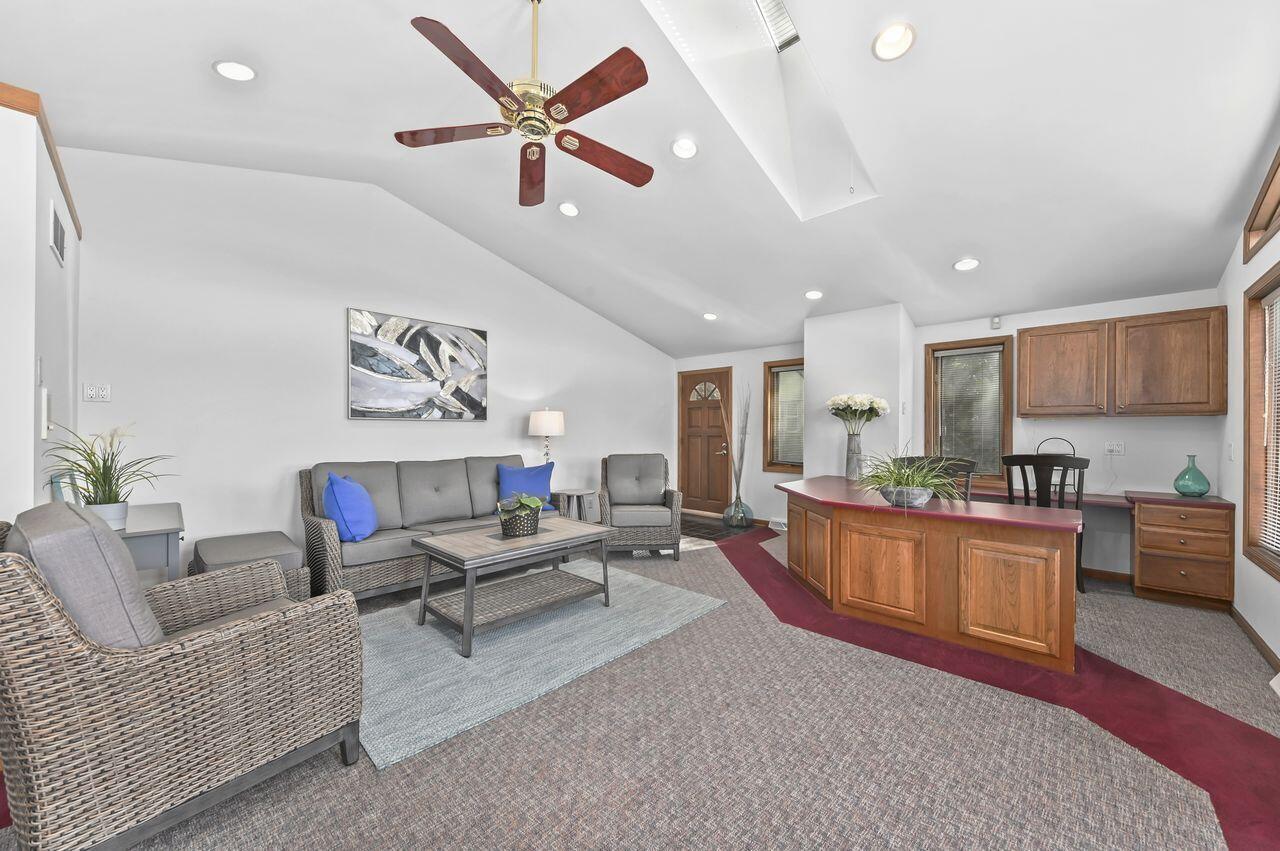 5611 South Kurtz ROAD