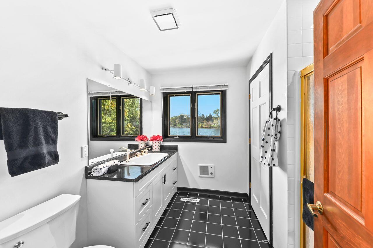 5611 South Kurtz ROAD