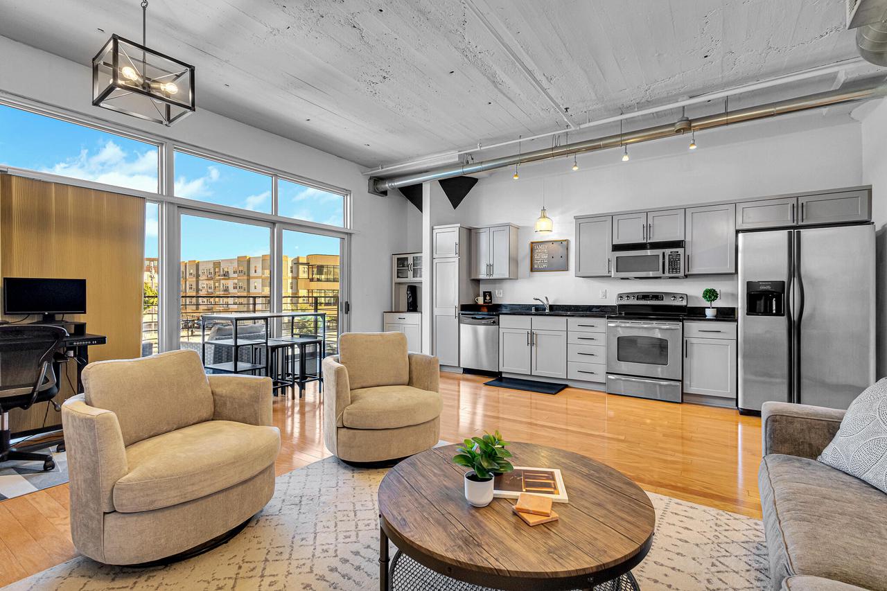 106 West Seeboth STREET 306