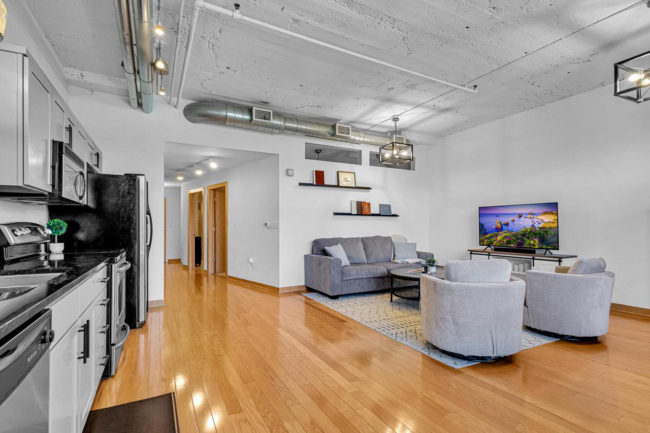 106 West Seeboth STREET 306