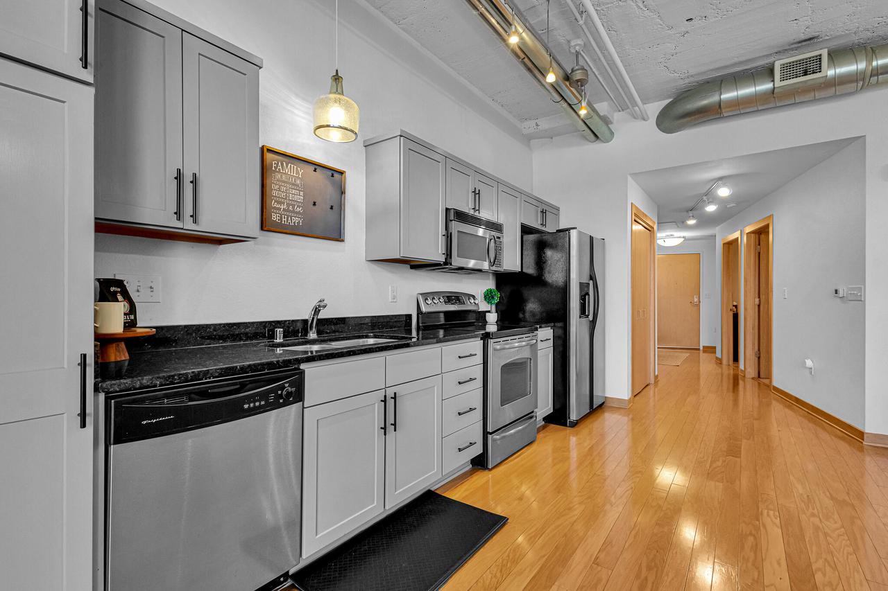 106 West Seeboth STREET 306