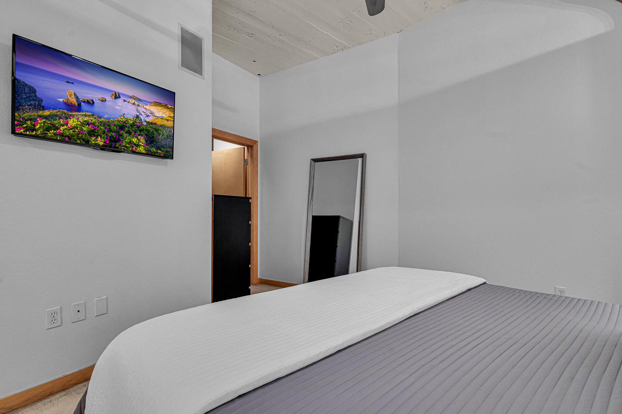 106 West Seeboth STREET 306