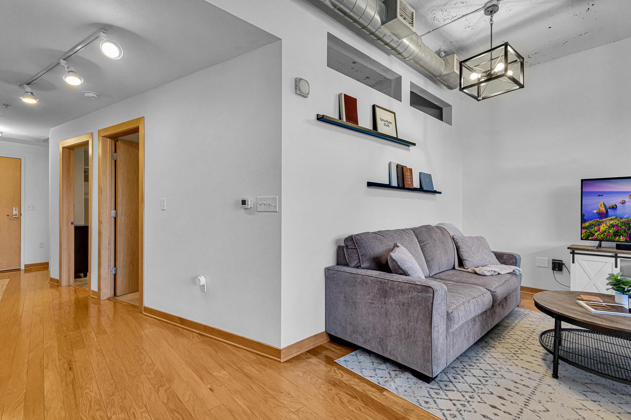 106 West Seeboth STREET 306