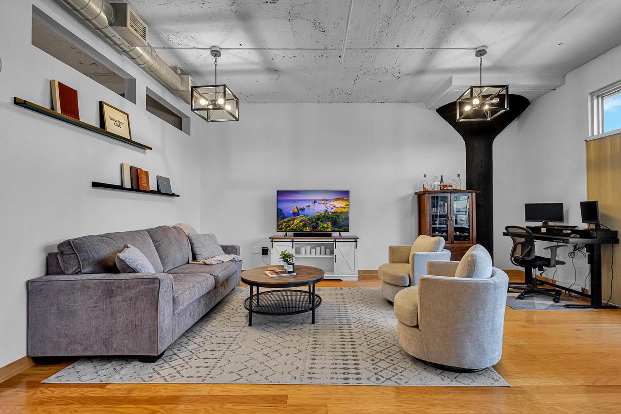 106 West Seeboth STREET 306