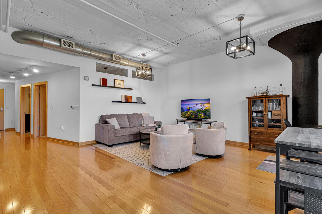 106 West Seeboth STREET 306