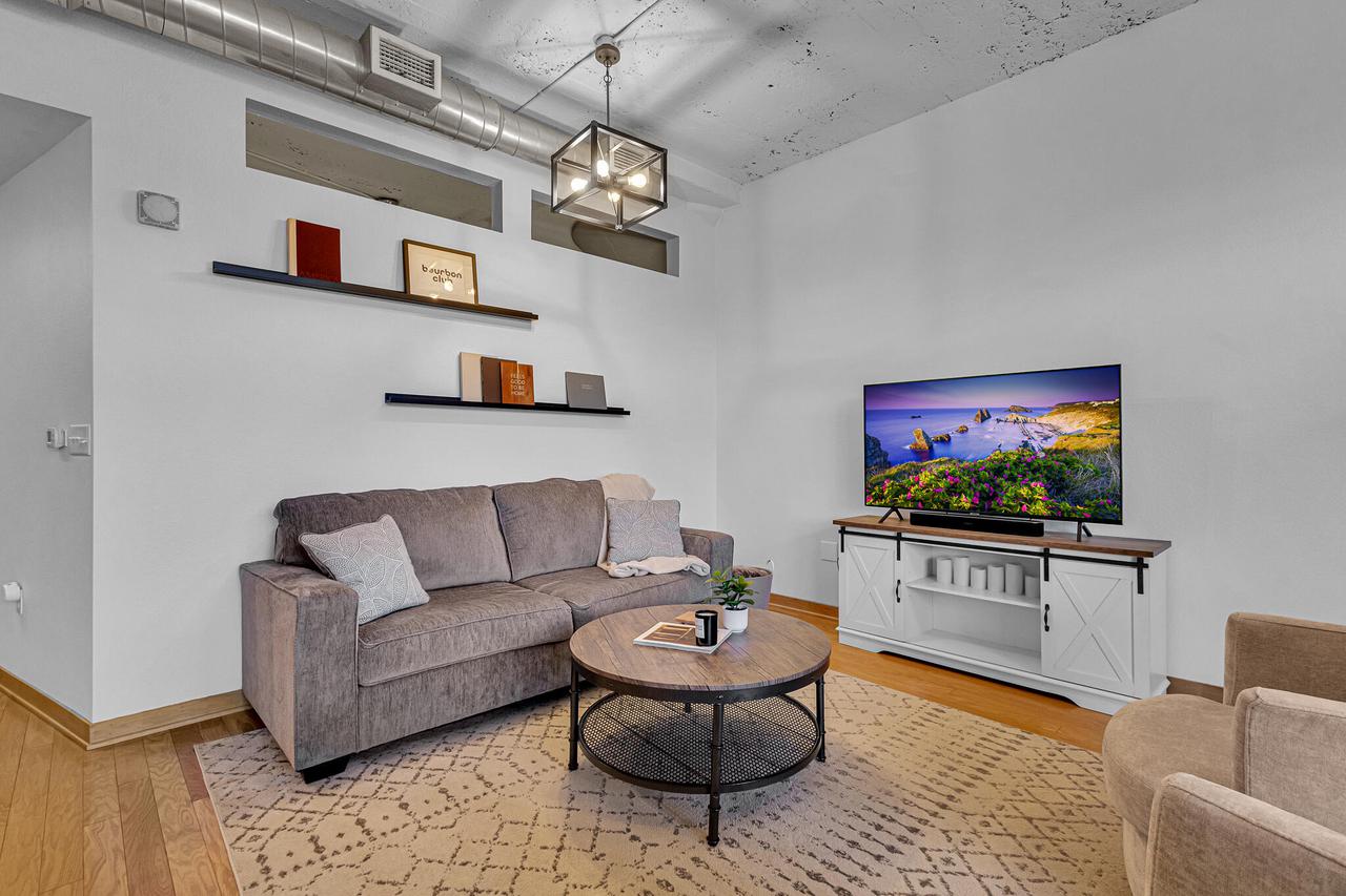 106 West Seeboth STREET 306