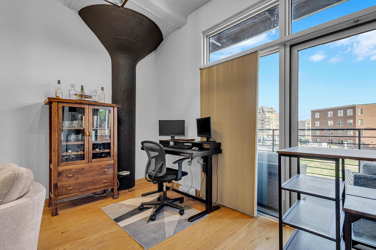 106 West Seeboth STREET 306