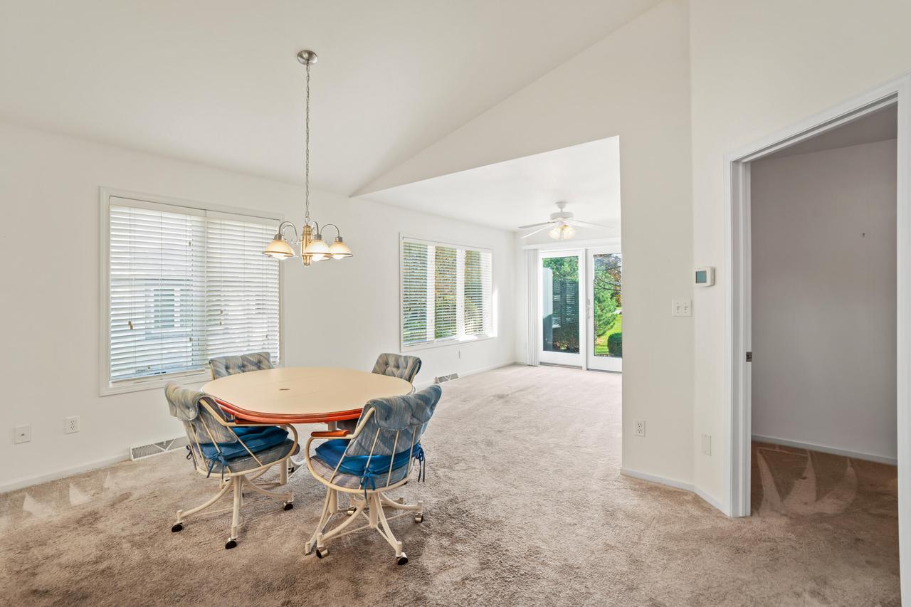 W175N8080 Robin CIRCLE