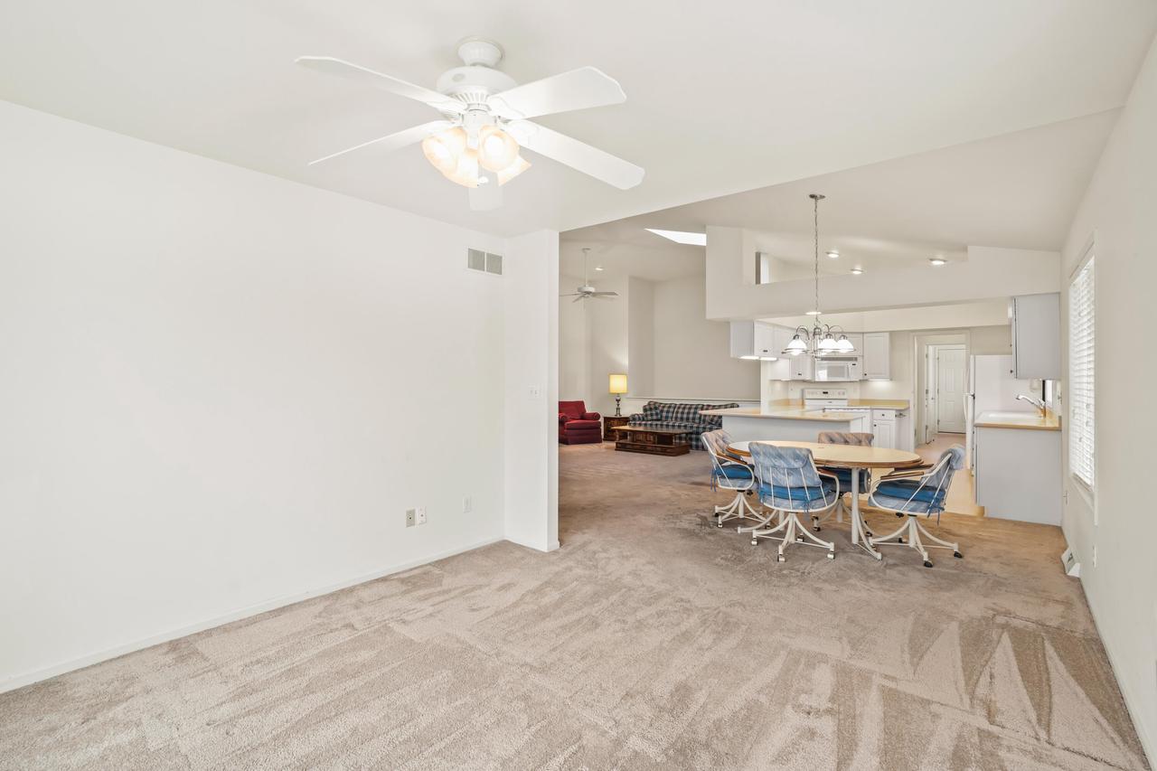 W175N8080 Robin CIRCLE