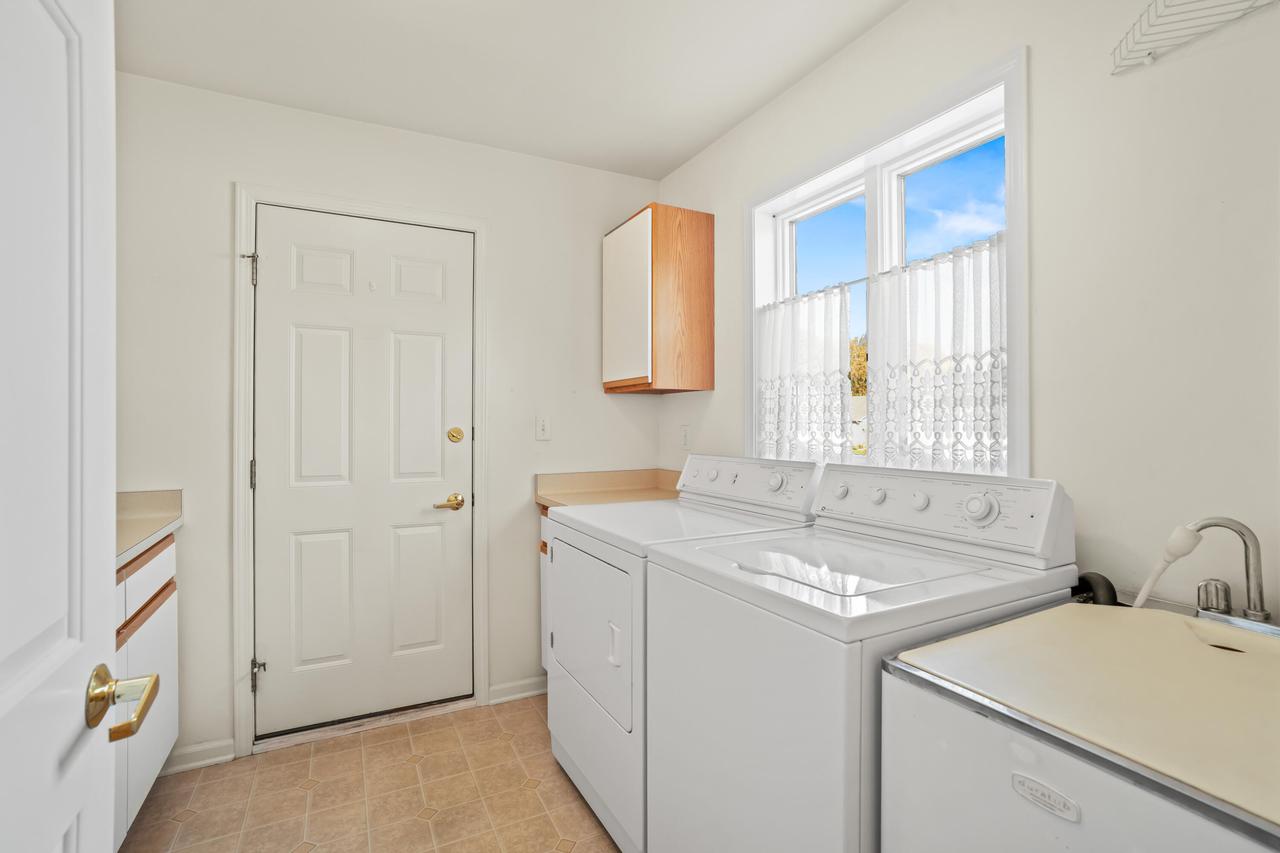 W175N8080 Robin CIRCLE