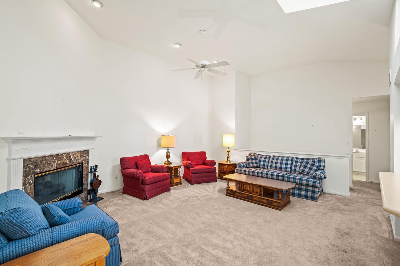 W175N8080 Robin CIRCLE