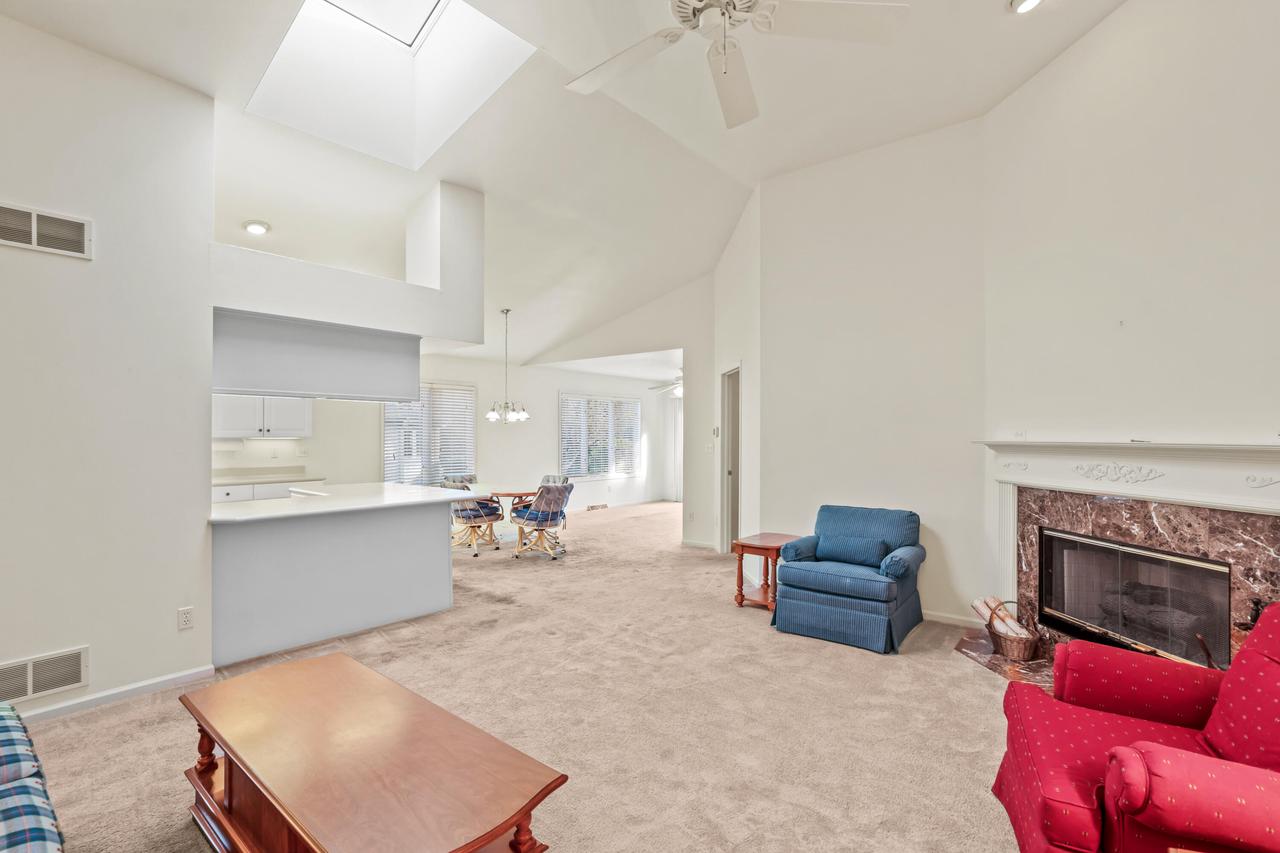 W175N8080 Robin CIRCLE