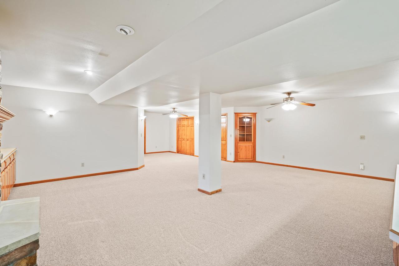 W175N8080 Robin CIRCLE