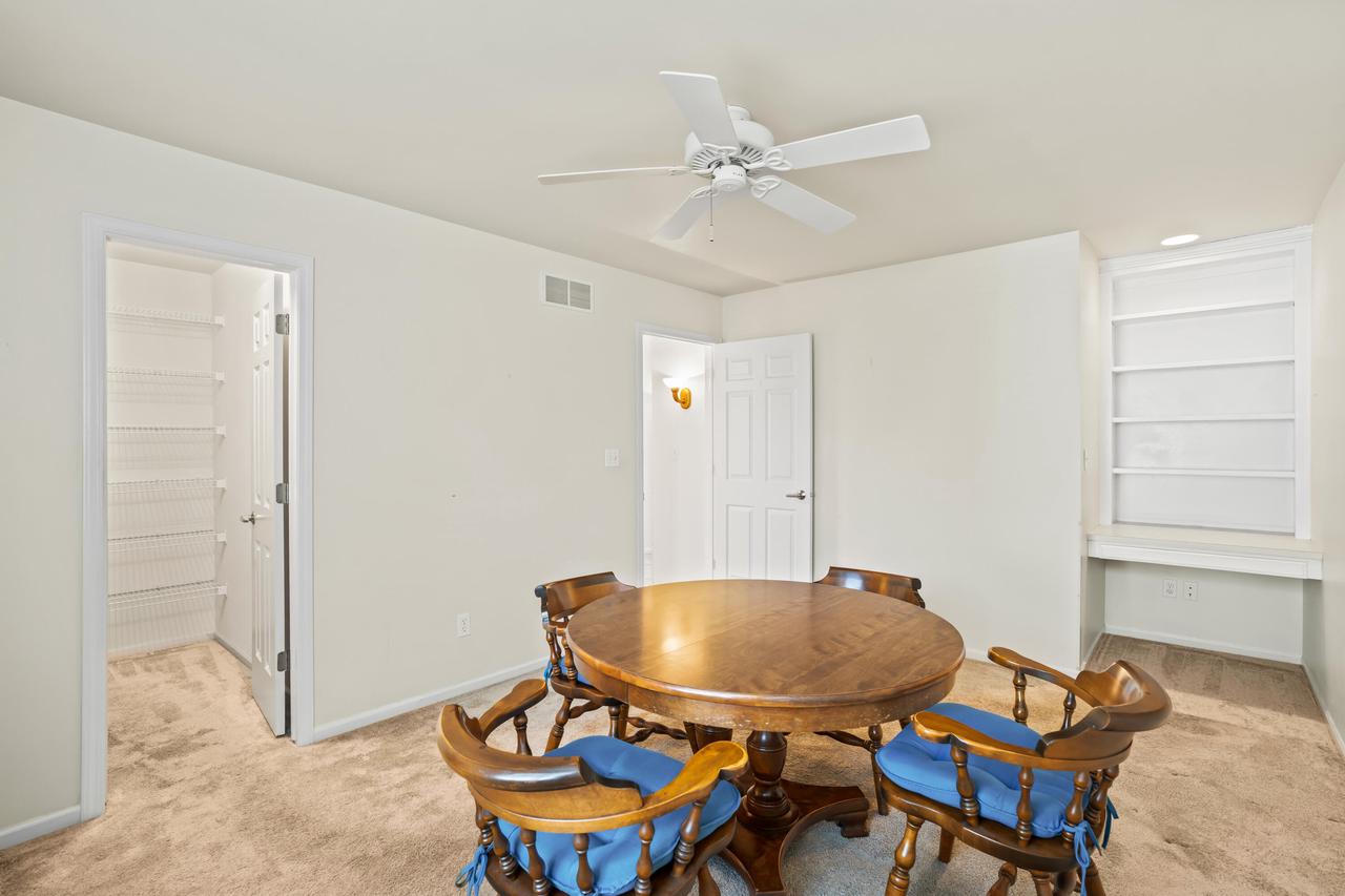 W175N8080 Robin CIRCLE