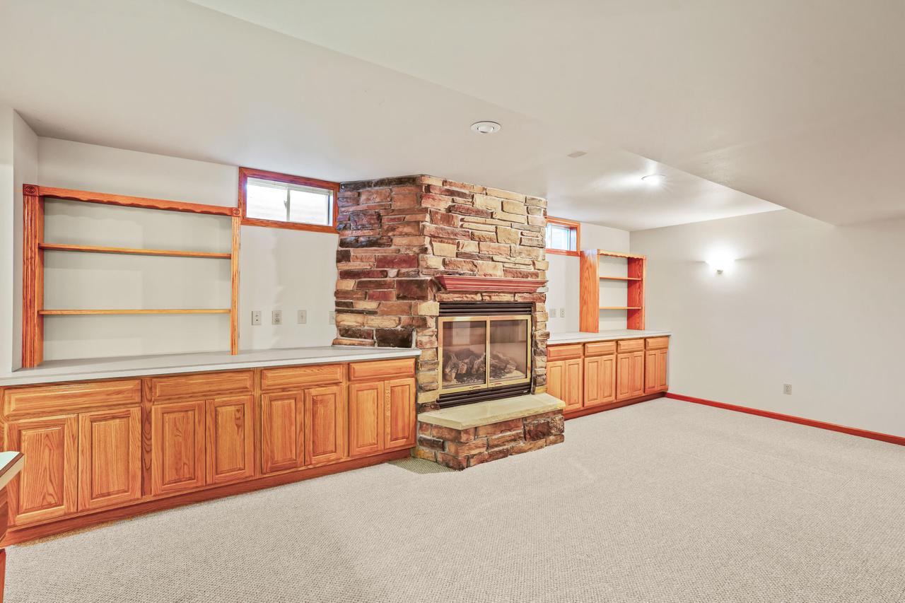 W175N8080 Robin CIRCLE