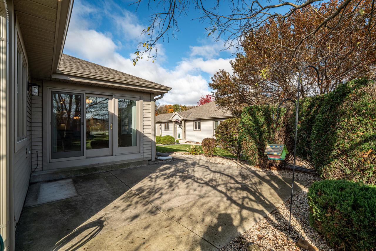 W175N8080 Robin CIRCLE