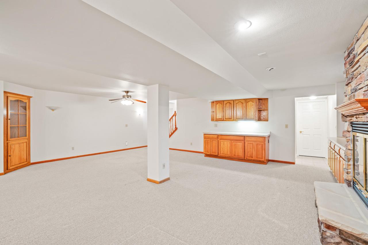 W175N8080 Robin CIRCLE