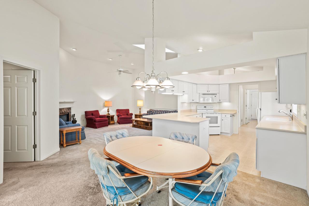 W175N8080 Robin CIRCLE