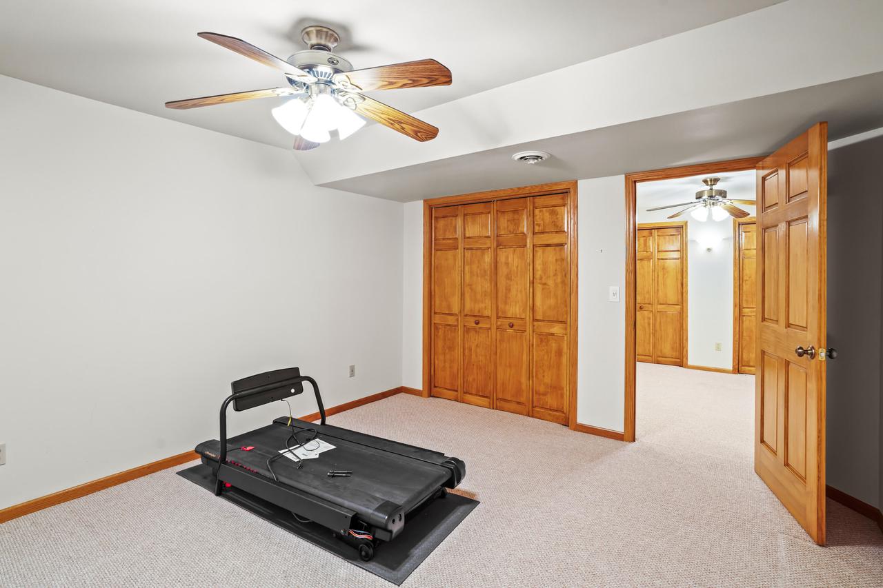 W175N8080 Robin CIRCLE