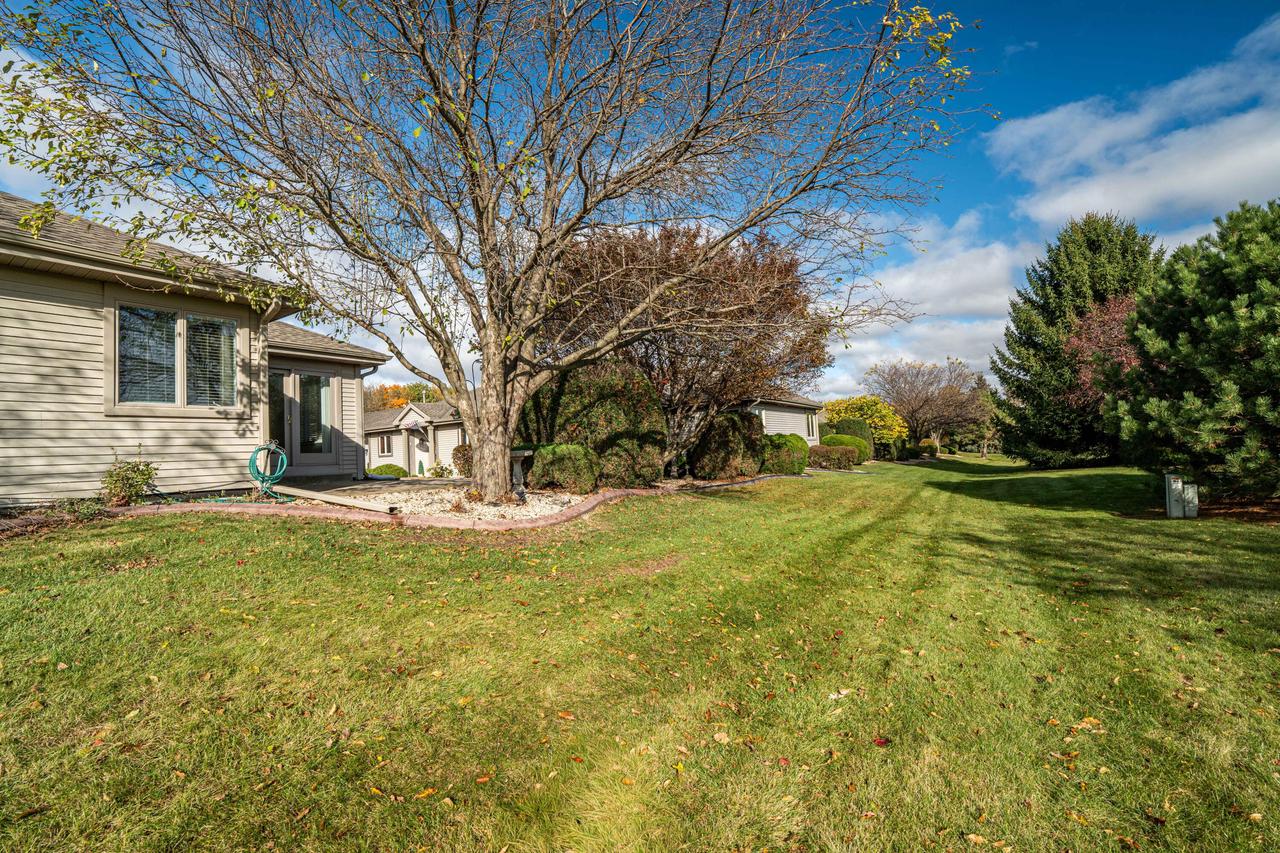 W175N8080 Robin CIRCLE