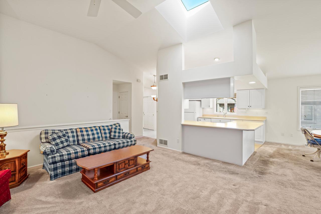 W175N8080 Robin CIRCLE