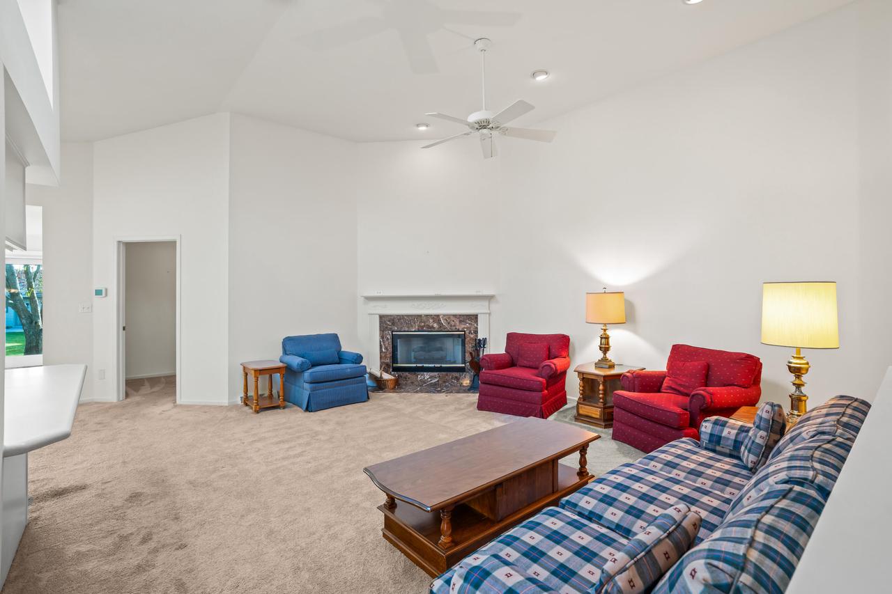 W175N8080 Robin CIRCLE