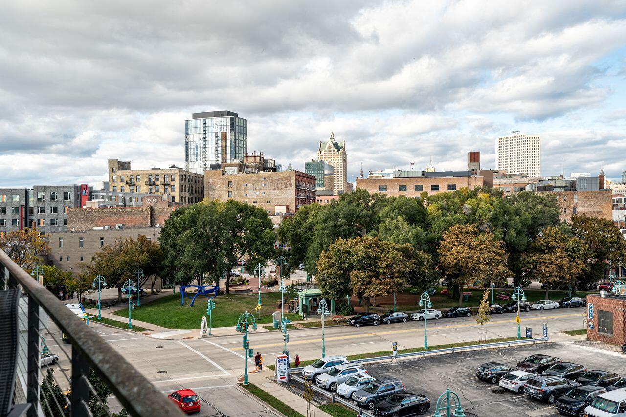 311 East Erie STREET 425