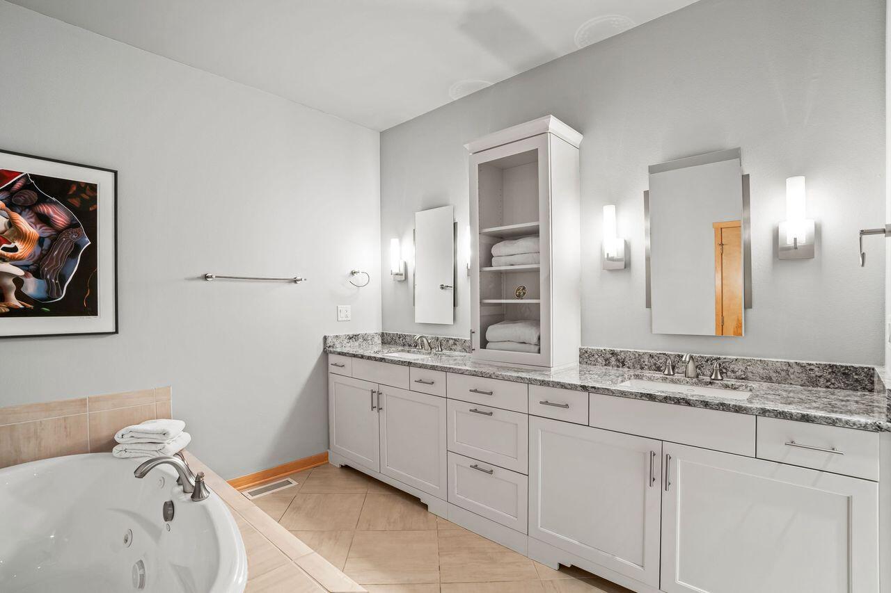 311 East Erie STREET 425