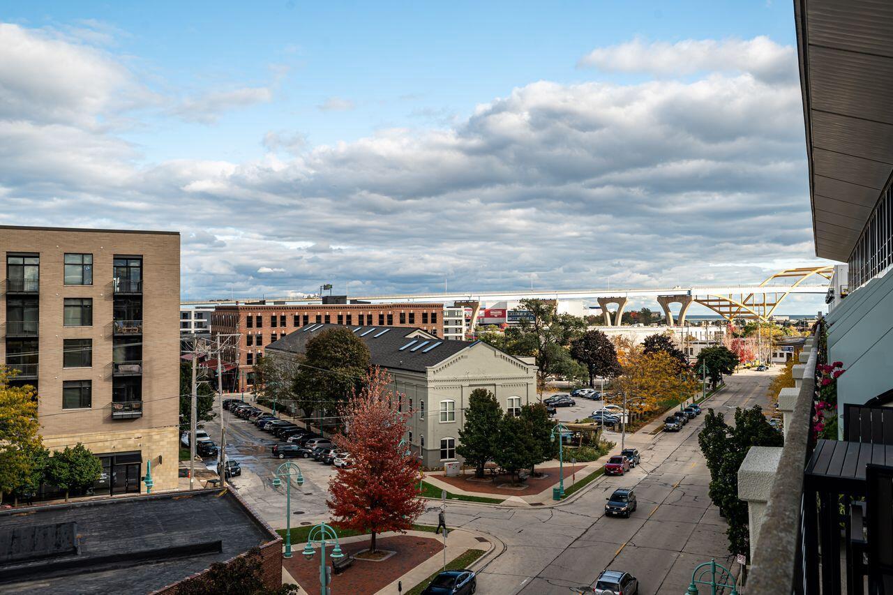 311 East Erie STREET 425